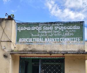 అసాంఘిక కార్యక్రమాలకు అడ్డాగా మాల్ మార్కెట్..!